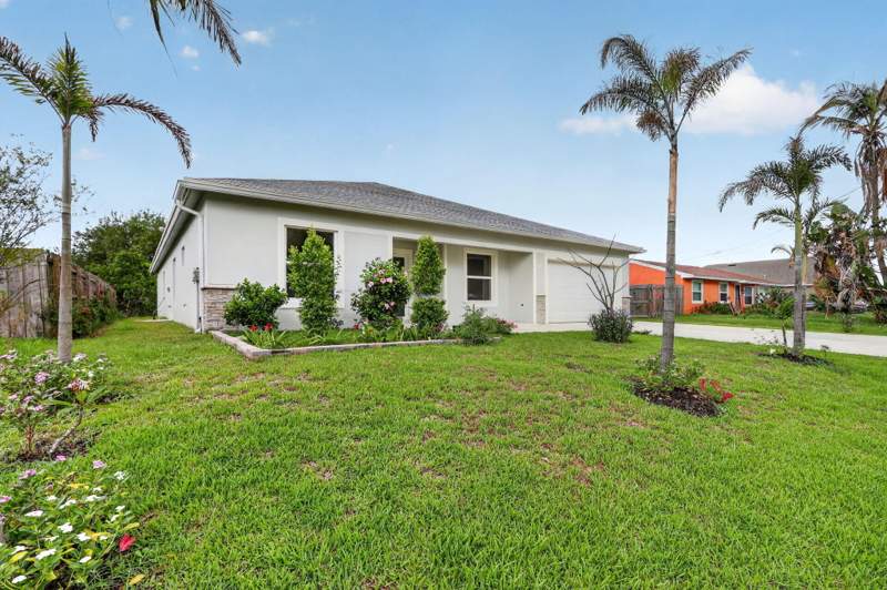 5 bedroom Single Family Residence at 1974 SW Idaho Lane, Port St Lucie Section 8, Port St. Lucie — photo 2