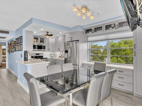 4038 Swansea B, Deerfield Beach FL - photo 6 of 38