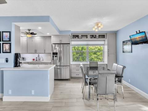 4038 Swansea B, Deerfield Beach FL - photo 10 of 38