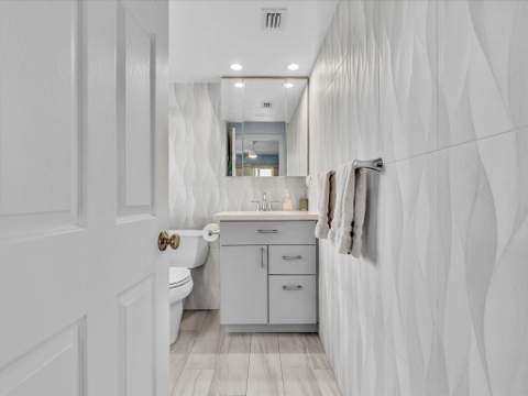 4038 Swansea B, Deerfield Beach FL - photo 13 of 38