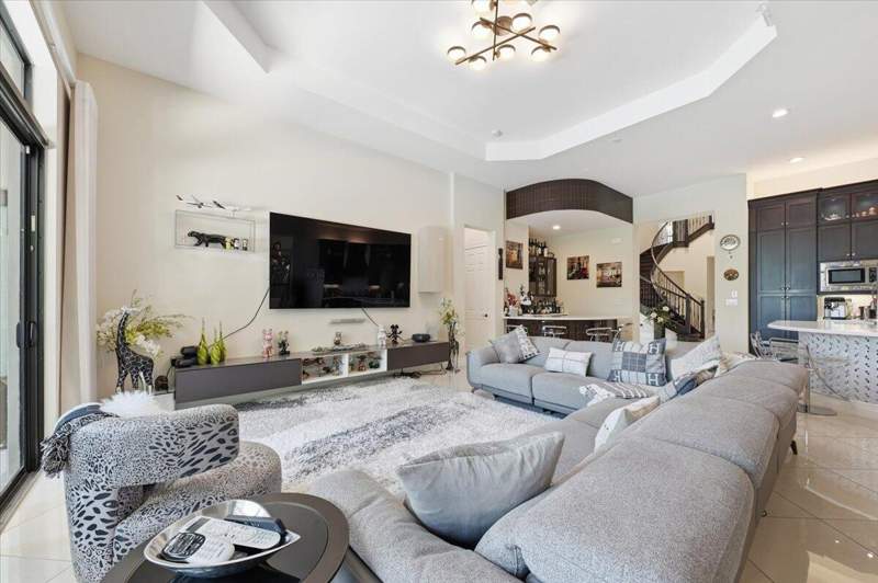 5 bedroom Single Family Residence at 9769 Bozzano Drive, Hyder Agr Pud Pl 7, Delray Beach — photo 5