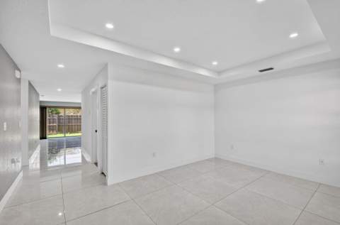 4944 Mcconnell Street, Lake Worth FL - photo 8 of 28