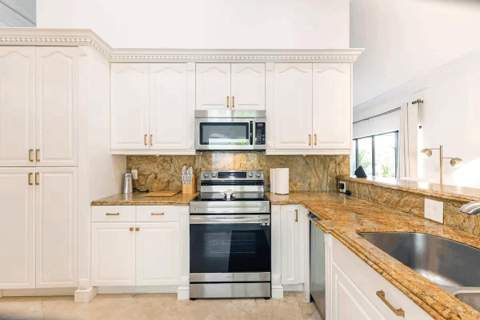 9823 Sun Pointe Drive, Boynton Beach FL - photo 12 of 29