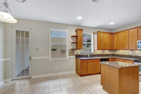 575 Dakota Drive, Jupiter FL - photo 17 of 63