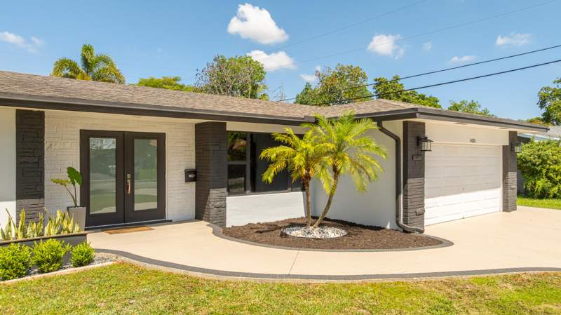 4 bedroom Single Family Residence at 1431 NW 70th Way, Mirror Lake Estates Sec Six, Plantation — photo 2