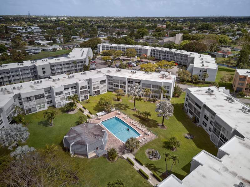 2 bedroom Condominium at 6570 Royal Palm Boulevard #306j, Royal Park Gardens I-J Condo, Margate — photo 2