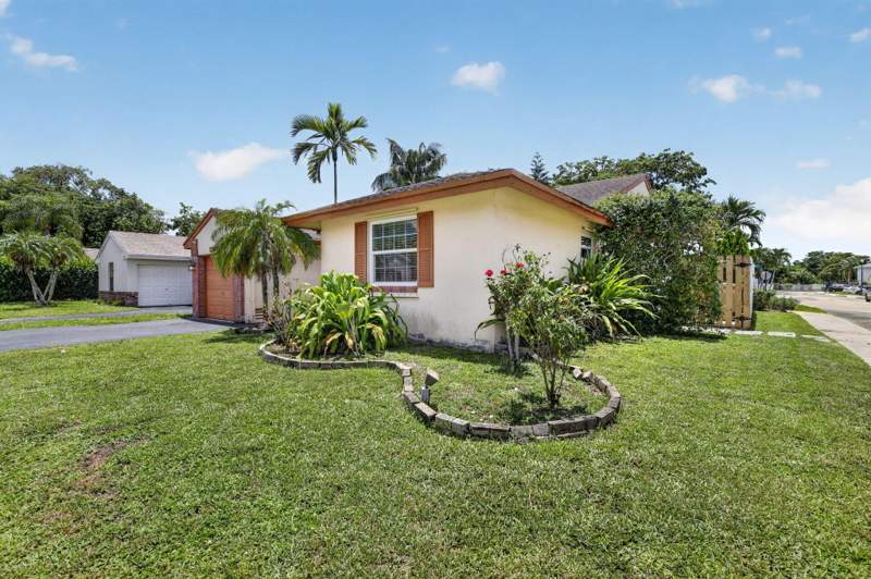 3 bedroom Single Family Residence at 13970 Oaklawn Place, Replat Of Portion, Davie — photo 3