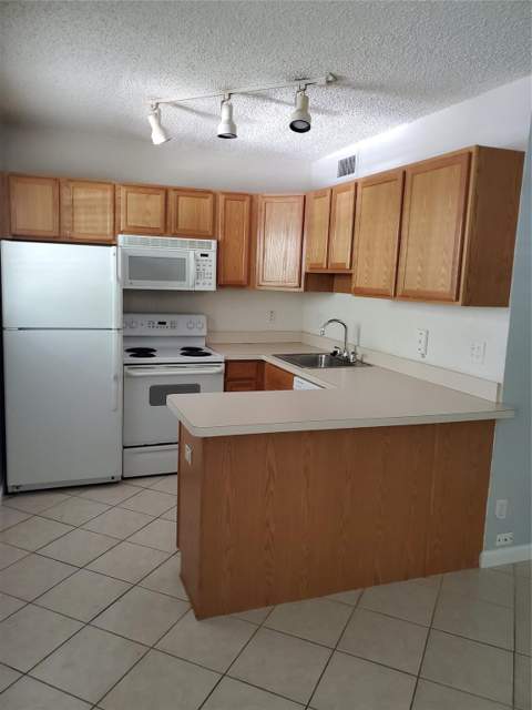 2660 NE 8th Avenue #302, Wilton Manors FL - photo 6 of 19
