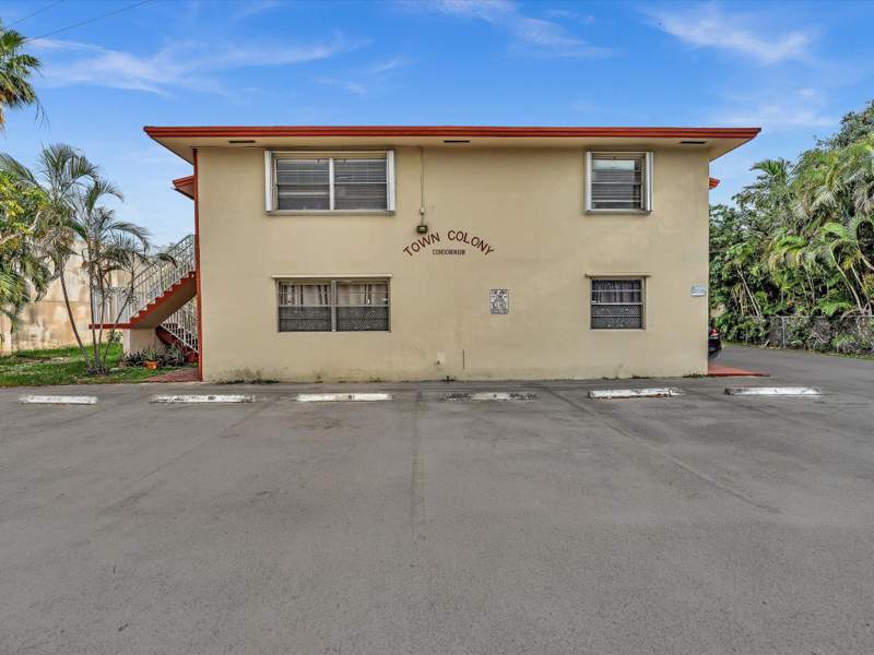 1 bedroom Condominium at 2915 Plunkett Street #5d, Town Colony Condo, Hollywood — photo 2