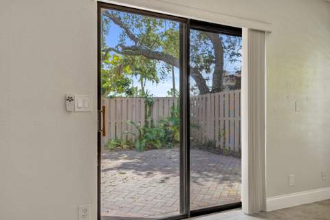 4260 Village Drive #D, Delray Beach FL - photo 7 of 33