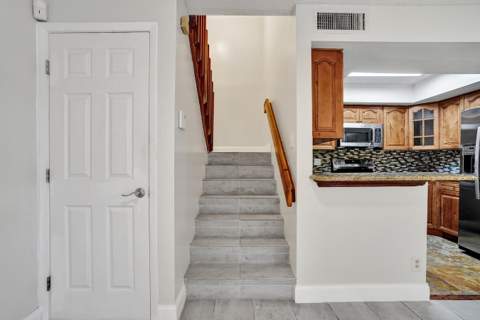 4260 Village Drive #D, Delray Beach FL - photo 12 of 33