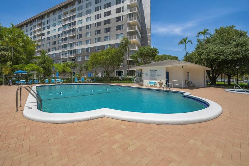 1 bedroom Condominium at 3850 Washington Street #215, Hillcrest East No 27 Condo, Hollywood — photo 3