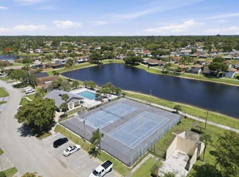 5330 Mendoza Street, West Palm Beach FL - photo 17 of 23