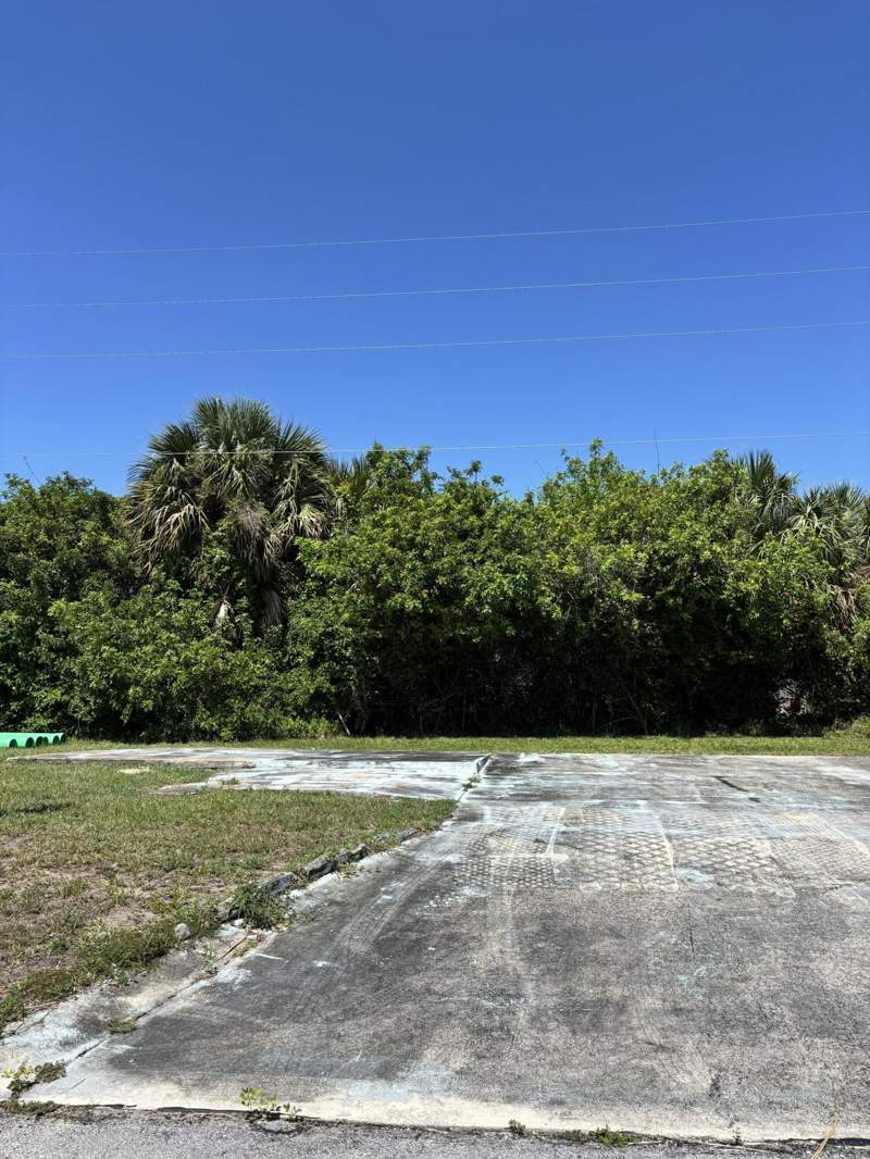 2 bedroom Manufactured Home at 2023 Saint Lucie Boulevard #186, Whispering Creek, Fort Pierce — photo 3