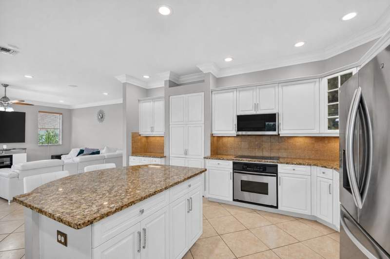 5 bedroom Single Family Residence at 2214 Ridgewood Circle, Madison Green 1 Pars F And J, Royal Palm Beach — photo 5