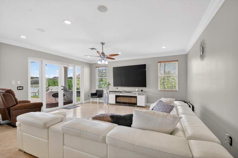 5 bedroom Single Family Residence at 2214 Ridgewood Circle, Madison Green 1 Pars F And J, Royal Palm Beach — photo 5
