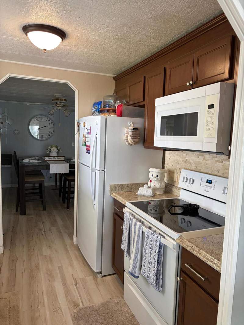 2 bedroom Manufactured Home at 20 Flores Del Way, Spanish Lakes , Fort Pierce — photo 2