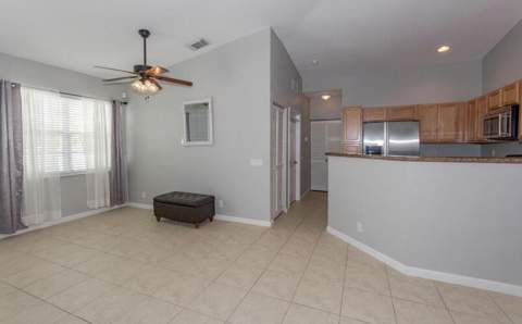 3019 Laurel Ridge Circle, Riviera Beach FL - photo 7 of 12