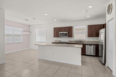 8095 NW Greenbank Circle, Port St. Lucie FL - photo 6 of 36