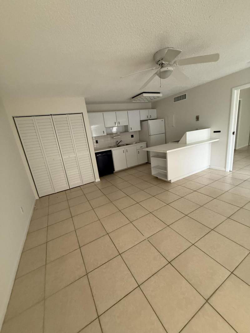 1 bedroom Condominium at 633 Executive Center Drive #L202, Eden Place Condo, West Palm Beach — photo 4