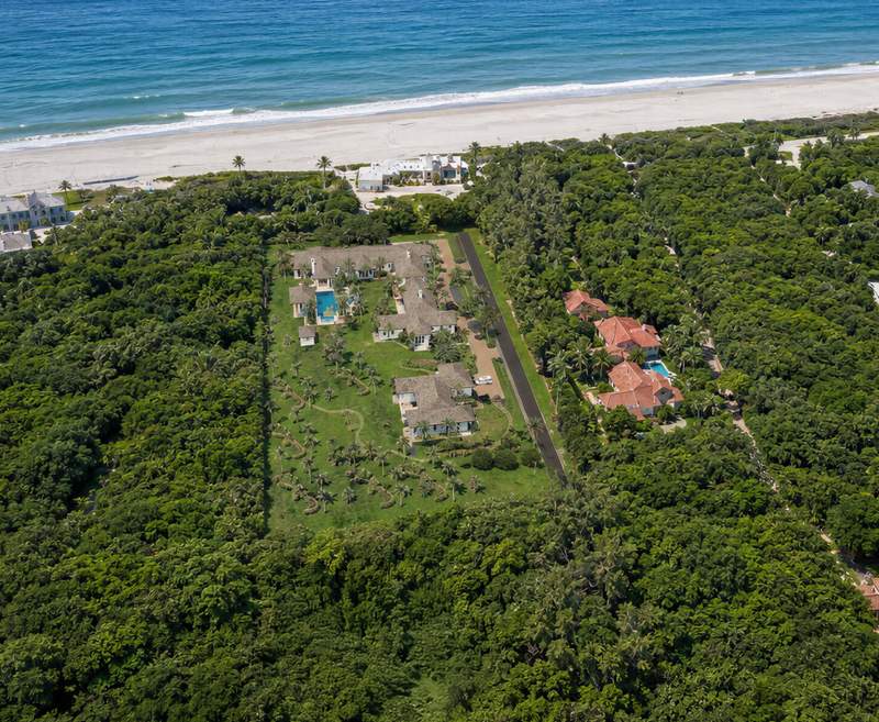 8 bedroom Single Family Residence at 302 S Beach Road, Parrish, Jupiter Island — photo 2