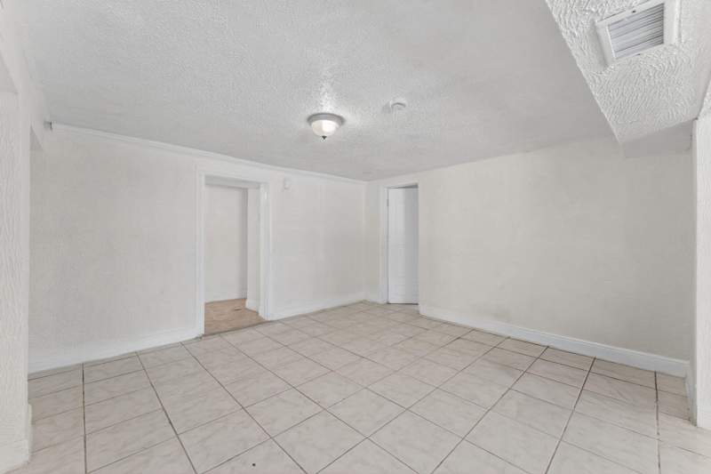 5 bedroom Single Family Residence at 2917 NW 7th Court #2917, Washington Park Third Add, Fort Lauderdale — photo 3