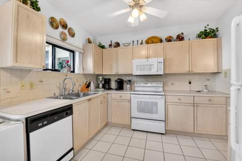 3281 Jog Park Drive, Greenacres FL - photo 17 of 69
