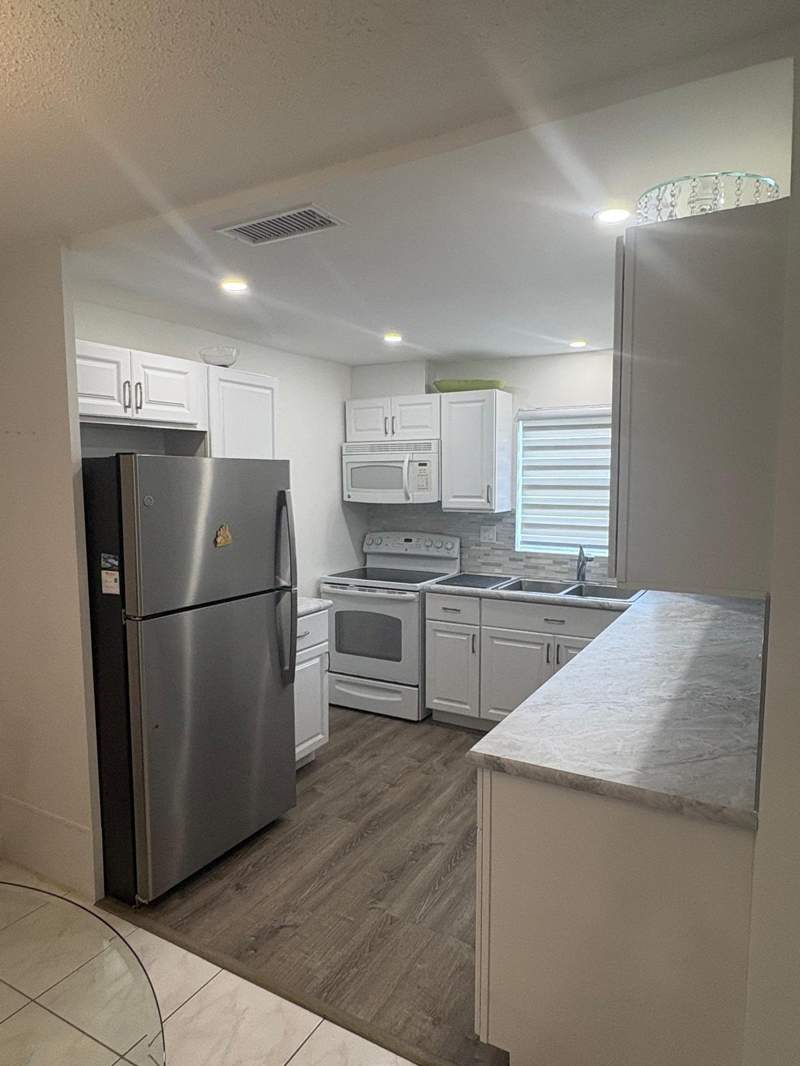 2 bedroom Condominium at 2522 Emory Drive #A, Cresthaven Villas Condo 31, West Palm Beach — photo 5