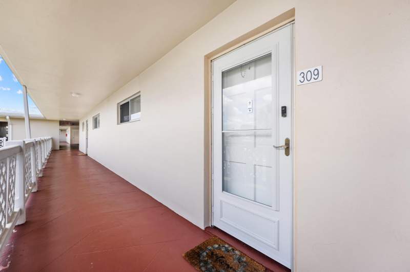 2 bedroom Condominium at 2682 S Garden Dr S #309, Lake Clarke Gardens Condo 16, Lake Worth — photo 2
