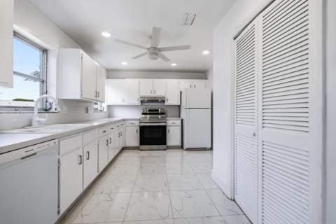 941 Crystal Lake Drive #207, Deerfield Beach FL - photo 8 of 22