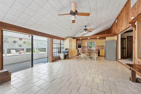 7689 Lawrence Road, Boynton Beach FL - photo 9 of 41