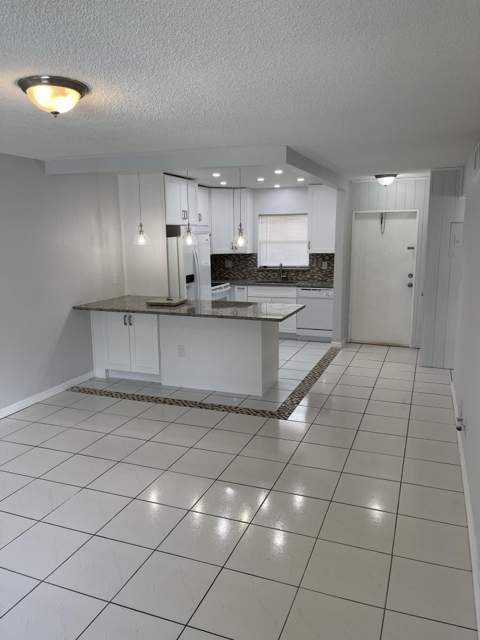 440 SE 2nd Avenue #5, Deerfield Beach FL - photo 6 of 19