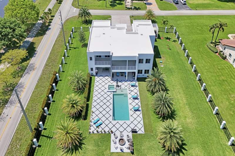 7 bedroom Single Family Residence at 11201 SW 3rd Street, Plantation Acres, Plantation — photo 3
