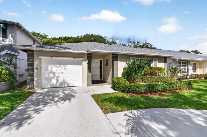 3 bedroom Single Family Residence at 201 Del Rio Boulevard, Lincolnwood Village, Boca Raton — photo 2