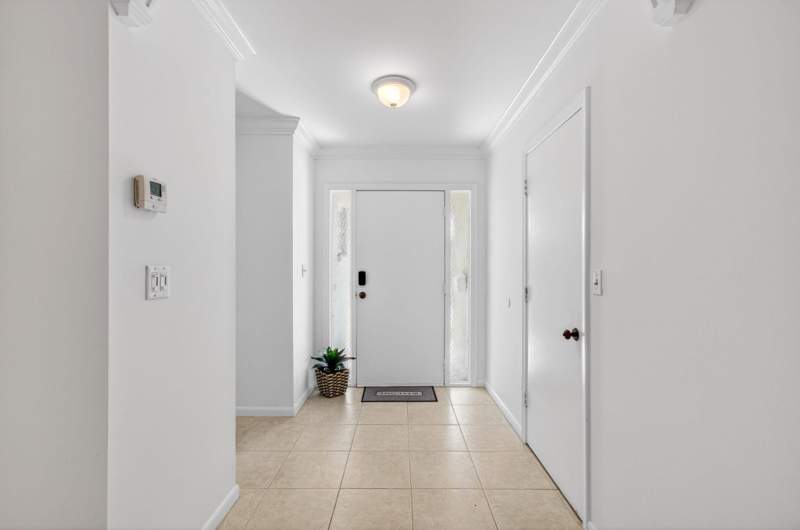 3 bedroom Single Family Residence at 201 Del Rio Boulevard, Lincolnwood Village, Boca Raton — photo 5