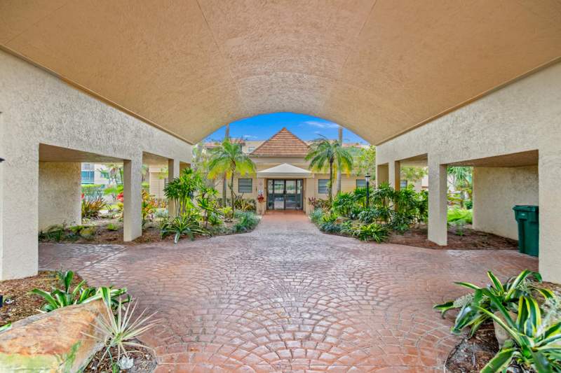 2 bedroom Condominium at 10401 W Broward Boulevard #209, Plantation Racquet Club, Plantation — photo 3