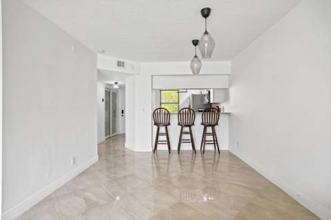 10401 W Broward Boulevard #209, Plantation FL - photo 8 of 16