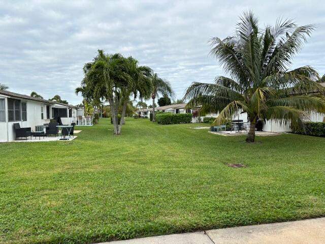 2 bedroom Villa at 2936 Crosley Drive #G, Cresthaven Villas No 17 Cond Decl In, West Palm Beach — photo 2