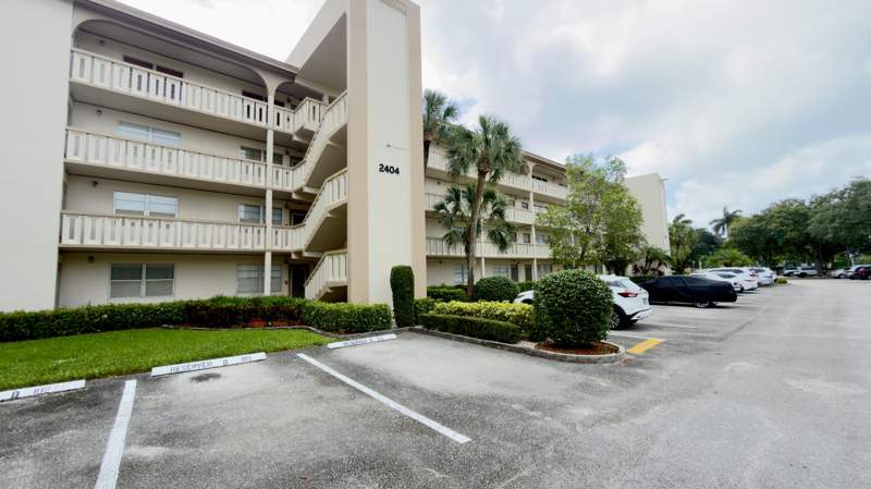 2 bedroom Condominium at 2404 Antigua, Antigua Village II D Condo, Coconut Creek — photo 3