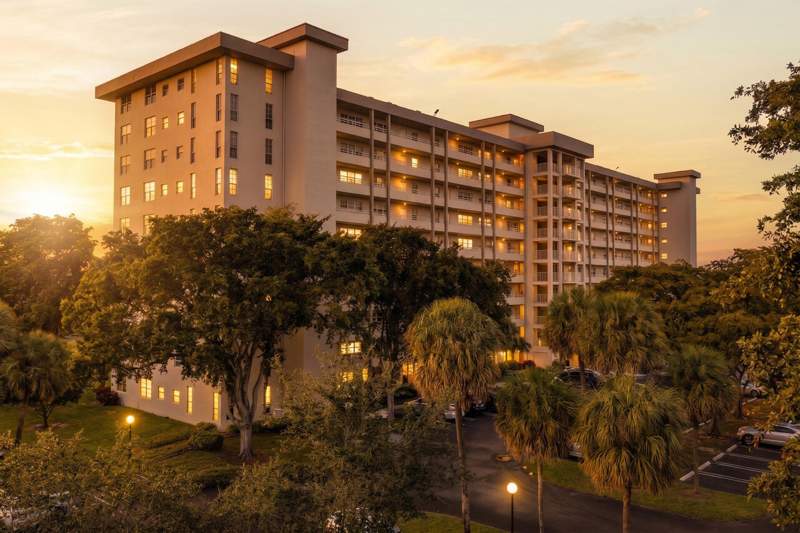 2 bedroom Condominium at 575 Oaks Lane #1002, Palm Aire, Pompano Beach — photo 2