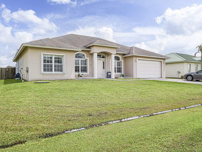 4 bedroom Single Family Residence at 581 SW Grove Avenue, Port St Lucie Section 4, Port St. Lucie — photo 2