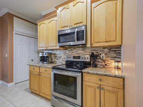 581 SW Grove Avenue, Port St. Lucie FL - photo 11 of 38