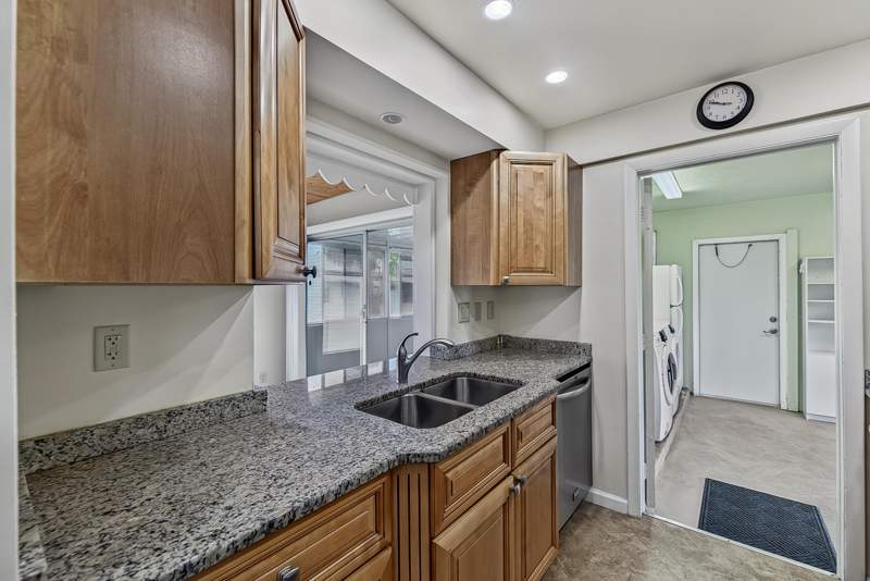 2 bedroom Single Family Residence at 2581 E Golf Boulevard, Leisureville First Sec, Pompano Beach — photo 4