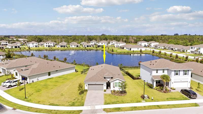 4 bedroom Single Family Residence at 5783 SE Skyblue Circle, Kanner Lake (Aka Willow Pointe), Stuart — photo 2
