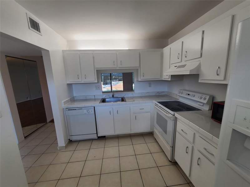 1 bedroom Condominium at 1810 SW 81st Avenue #2400, Courtyards Of Broward Condo, North Lauderdale — photo 3