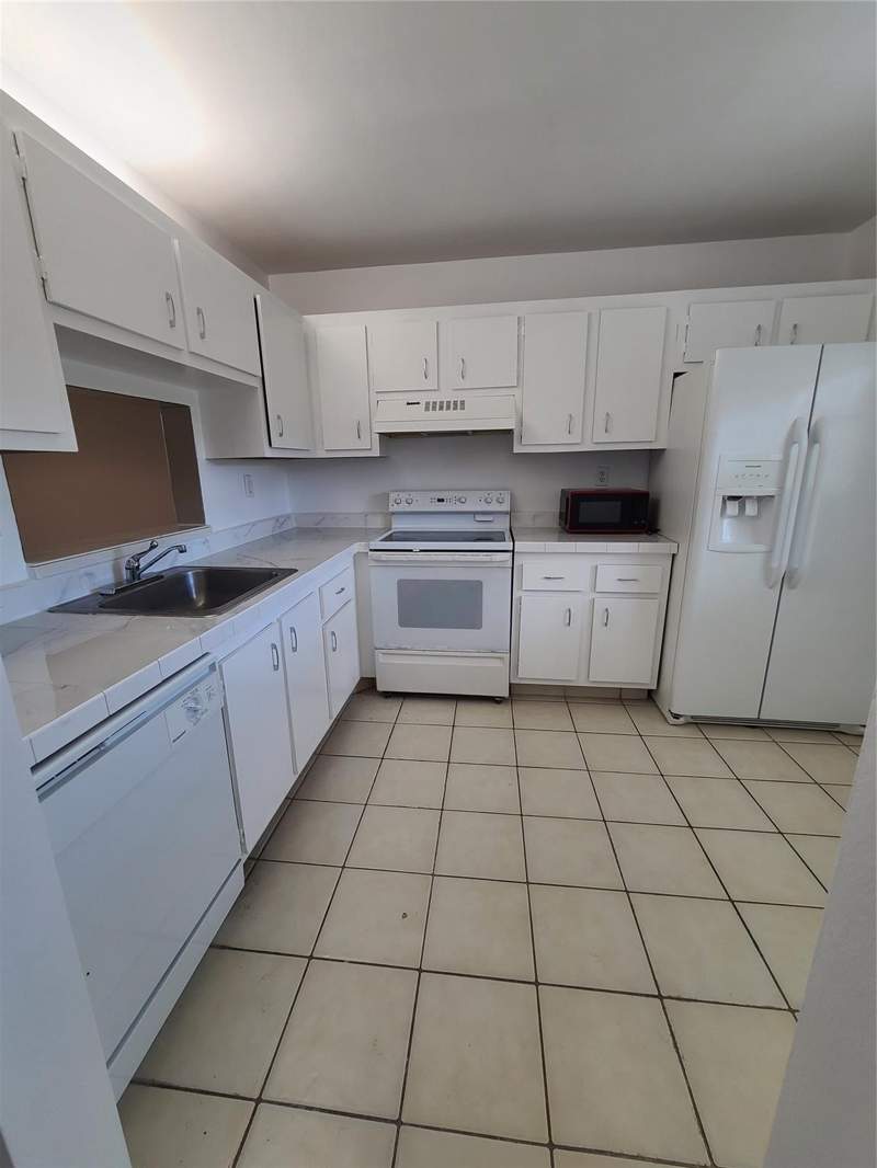 1 bedroom Condominium at 1810 SW 81st Avenue #2400, Courtyards Of Broward Condo, North Lauderdale — photo 4