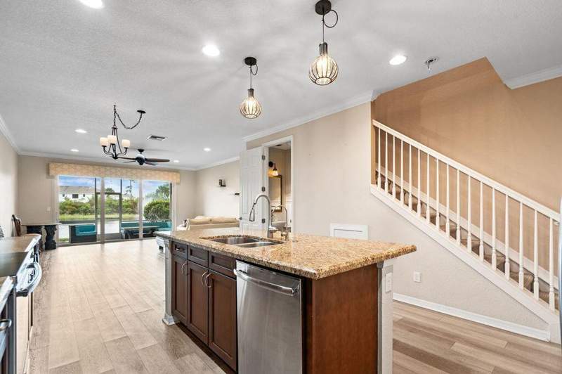 2 bedroom Townhouse at 626 SW Glen Crest Way, River Glen, Stuart — photo 5