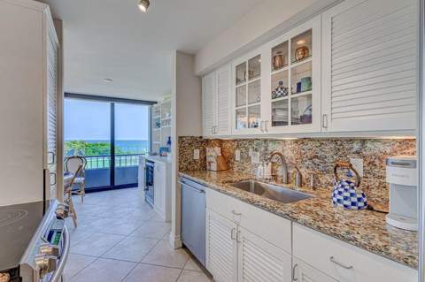 5550 N Ocean Drive #3c, Riviera Beach FL - photo 11 of 68