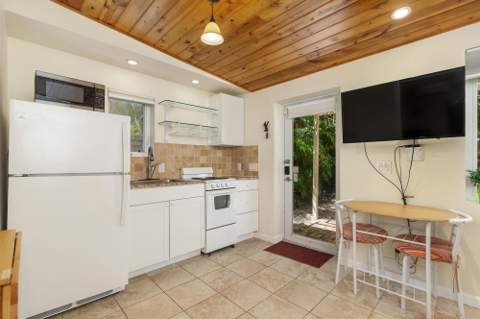 714 Sunset Road, West Palm Beach FL - photo 20 of 32
