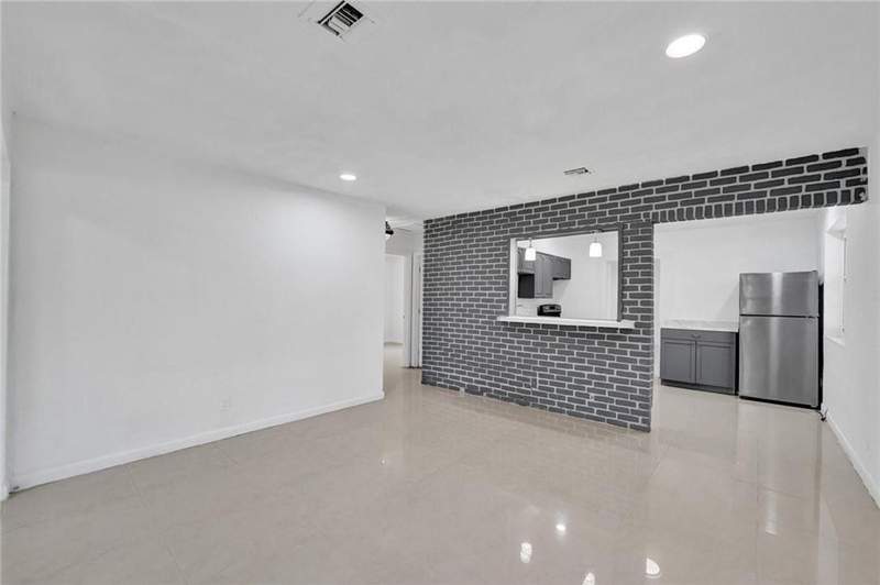 4 bedroom Single Family Residence at 2422 Sherman Street, Hollywood Park, Hollywood — photo 3